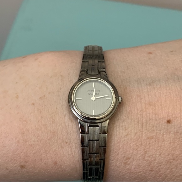 Vintage Silver Citizen Watch - Picture 5 of 11